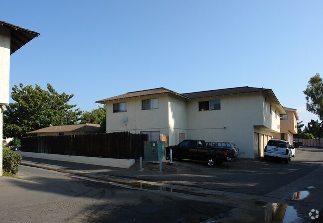 Building Photo - 651 S Fashion Park St