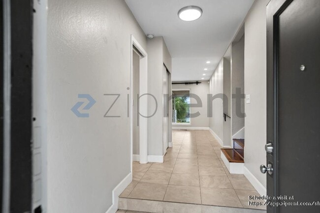 Building Photo - 48 N Lake Dr