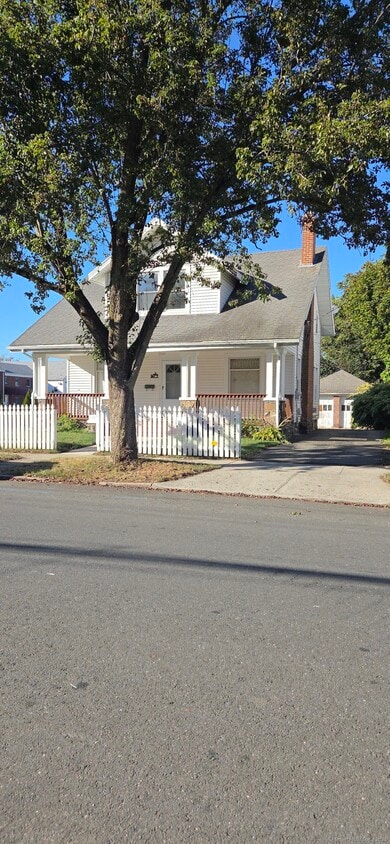 Primary Photo - 163 Goodrich St