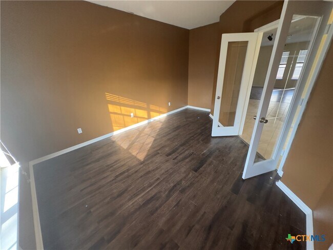 Building Photo - 2617 White Moon Dr