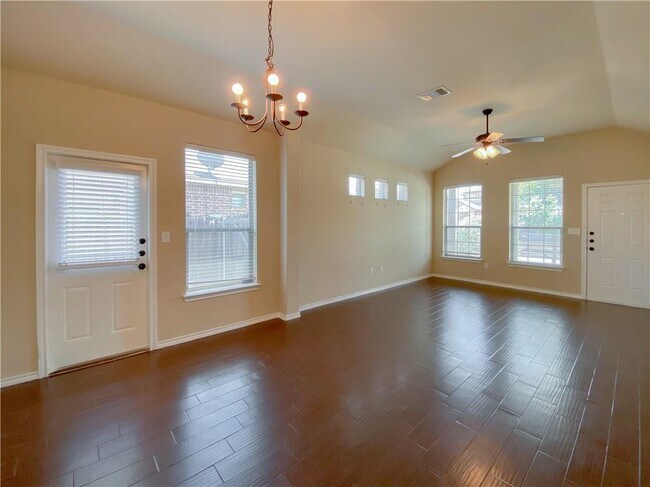 Foto del edificio - 143 Creekside Villa Dr