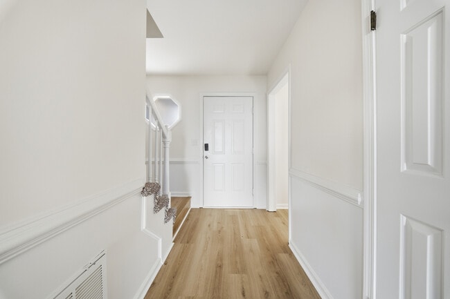 Building Photo - 4732 Brompton Dr