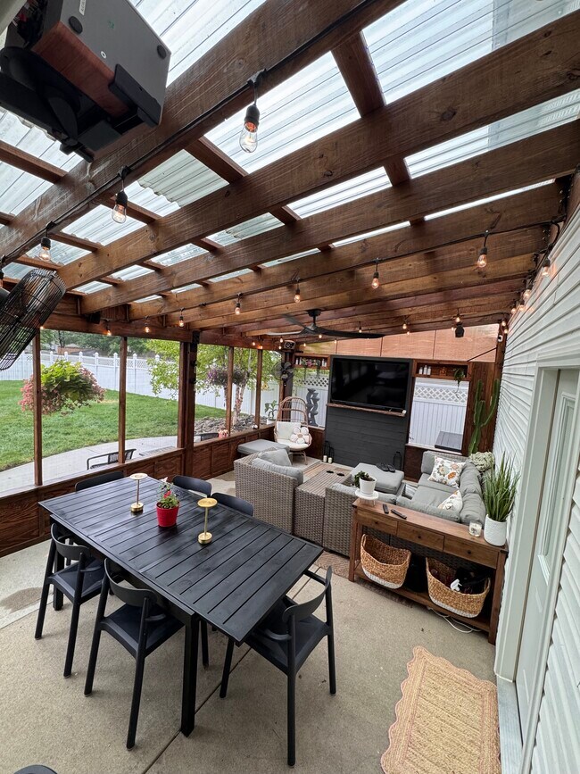 Foto del edificio - 2264 Ferndown Dr