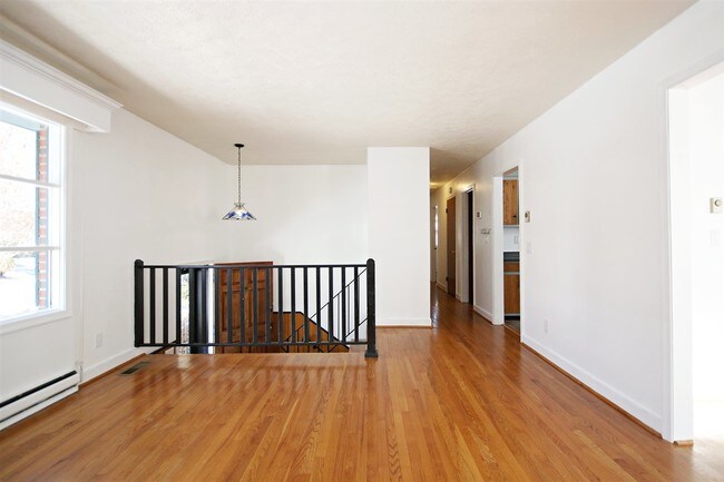 Building Photo - 1024 Cottonwood Rd