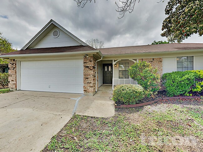 Building Photo - 802 Wind Brooke Dr