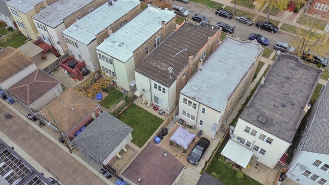 Building Photo - 4239 W Melrose St