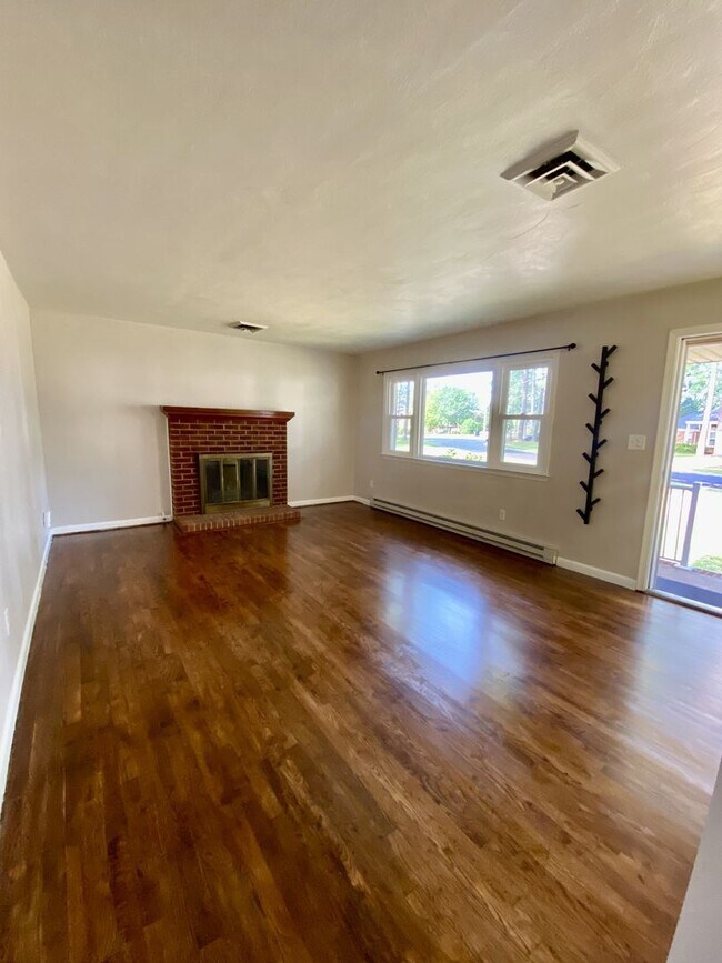 Building Photo - Beautiful Elizabeth River Home