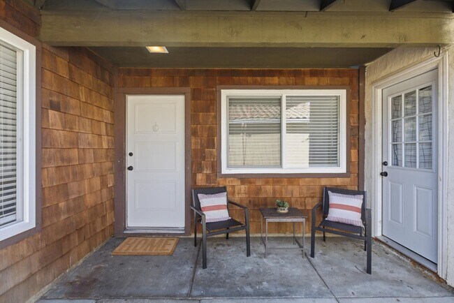 Building Photo - Come see this beautiful completely remodeled 3 bedroom 2 bath home, ready for you to move in today!