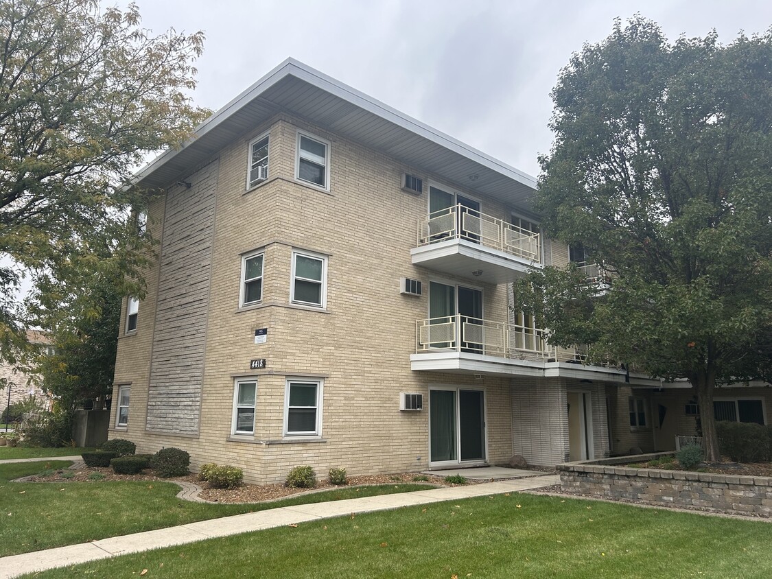 Primary Photo - 4418 W 55th St