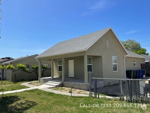 Building Photo - 405 S Laurel St