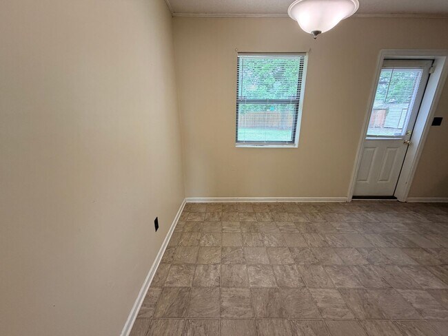 Foto del edificio - 3 Bedroom/2 Bath Home located in North Lowndes