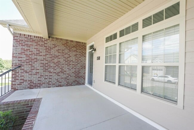 Building Photo - 825 Denzil Ave