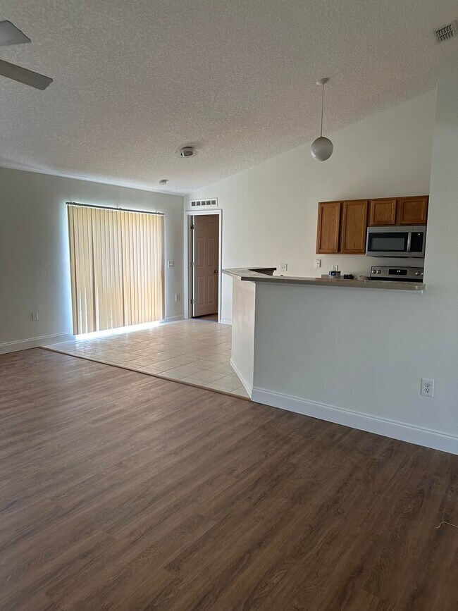 Foto del edificio - 2475 Compass Pointe Dr