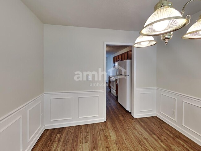 Building Photo - 302 Alexis Dr