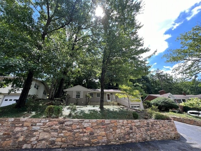 Building Photo - Heart of South Roanoke-3120 Stoneridge Road