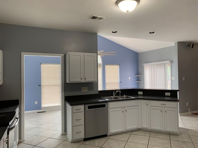 Building Photo - 804 Saddlebred Dr