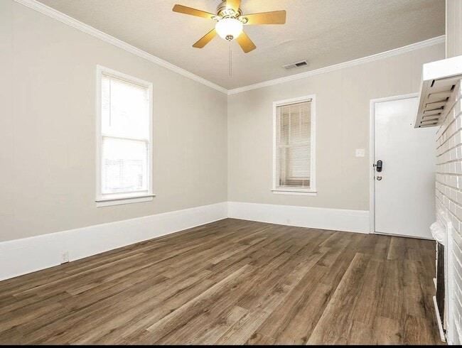 Building Photo - 2121 Nichols Ln