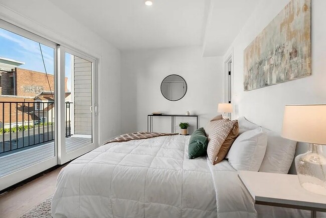 Primary Bedroom - 321 W Broadway