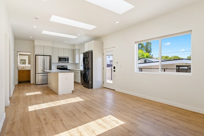 Building Photo - 325 Cerro Romauldo Ave