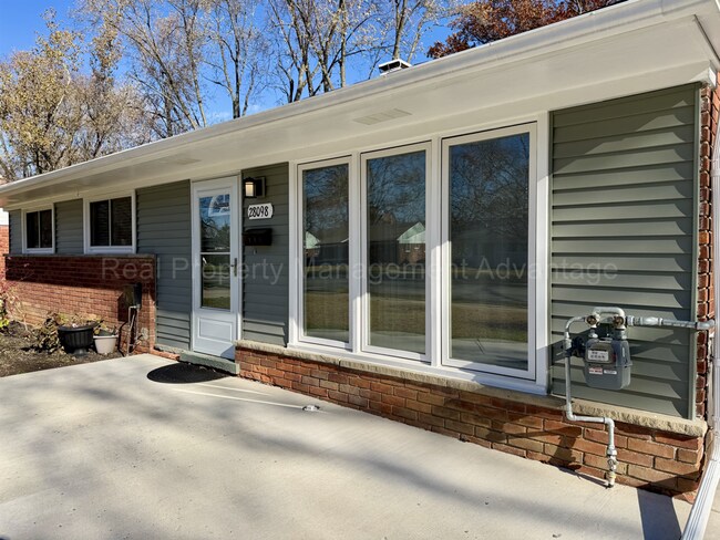 Foto del edificio - Updated and Beautifully Maintained 3-Bedroom Ranch Minutes from Downtown Berkley!