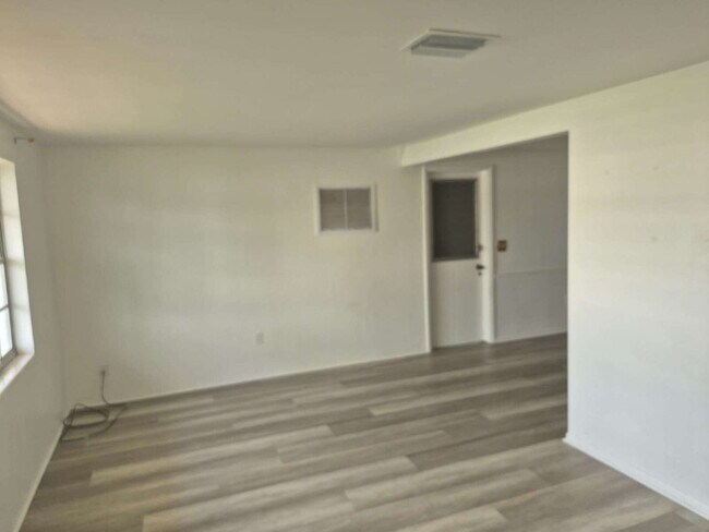 Foto del edificio - 2-Bed Home in Holiday, FL"