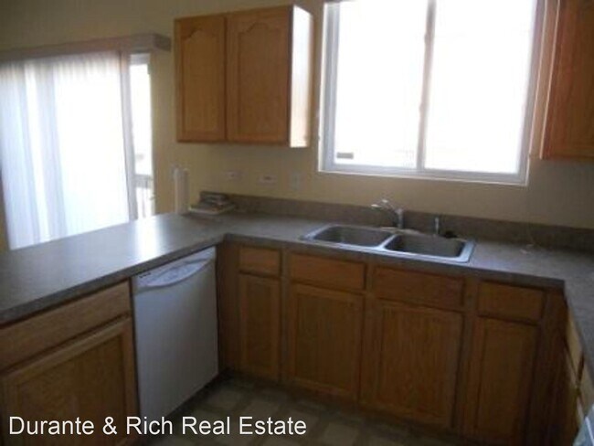 Building Photo - 2 br, 2.5 bath House - 1064 Chadwick Drive
