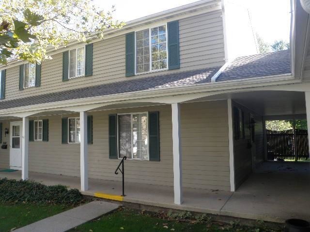 Primary Photo - 1720 Peppertree Ln