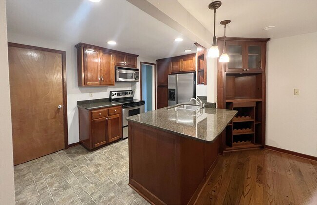 Foto del edificio - COMING SOON: Elegant Home in Prairie Villa...