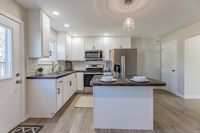 Building Photo - 302 Bob Ct Dr