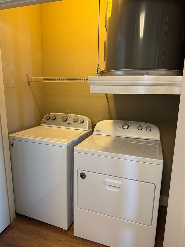 Interior Photo - Square 9