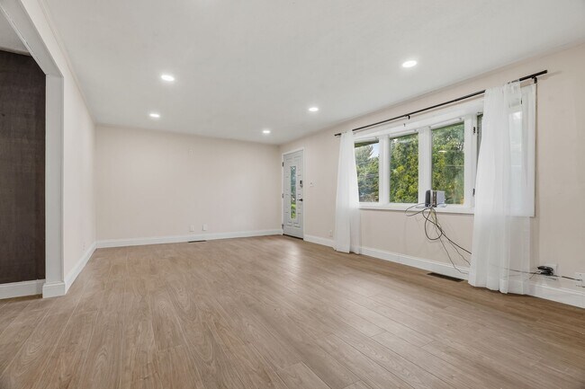 Foto del edificio - 1428 Laurel Dr