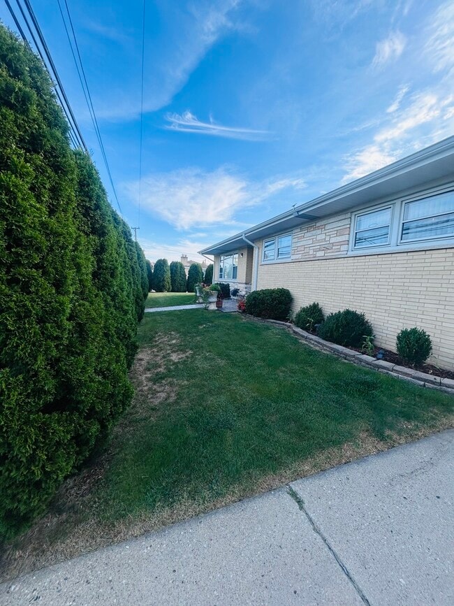 Foto del edificio - 8500 W Winona St