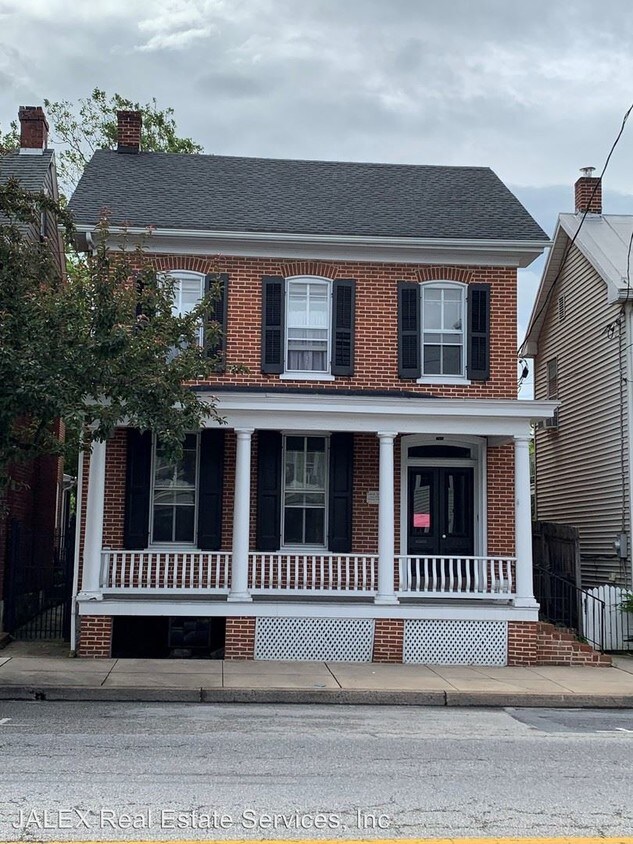 Primary Photo - 232 E King St