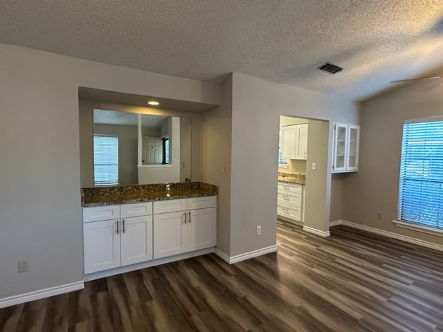 Building Photo - 1202 Thorpe Ln