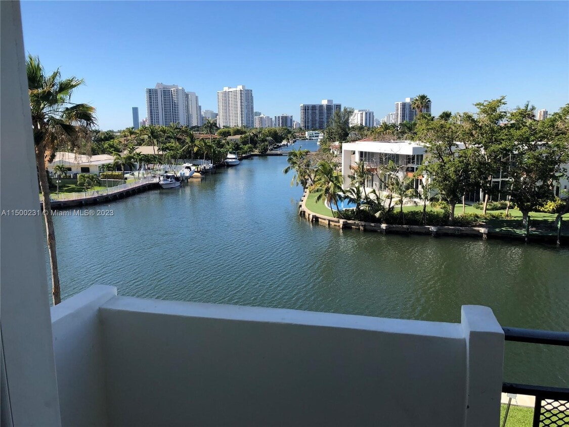 401 Golden Isles Dr Unit 407, Hallandale Beach, FL 33009 Condo for