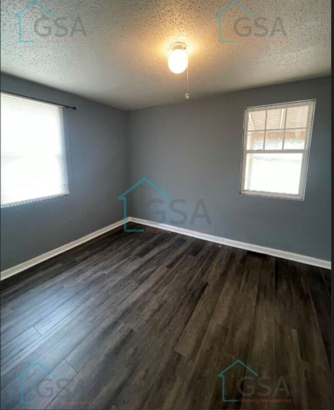 Building Photo - 2 Bedroom 1 Bath MOVE IN SPECIAL 1/2 FIRST MONTHS RENT