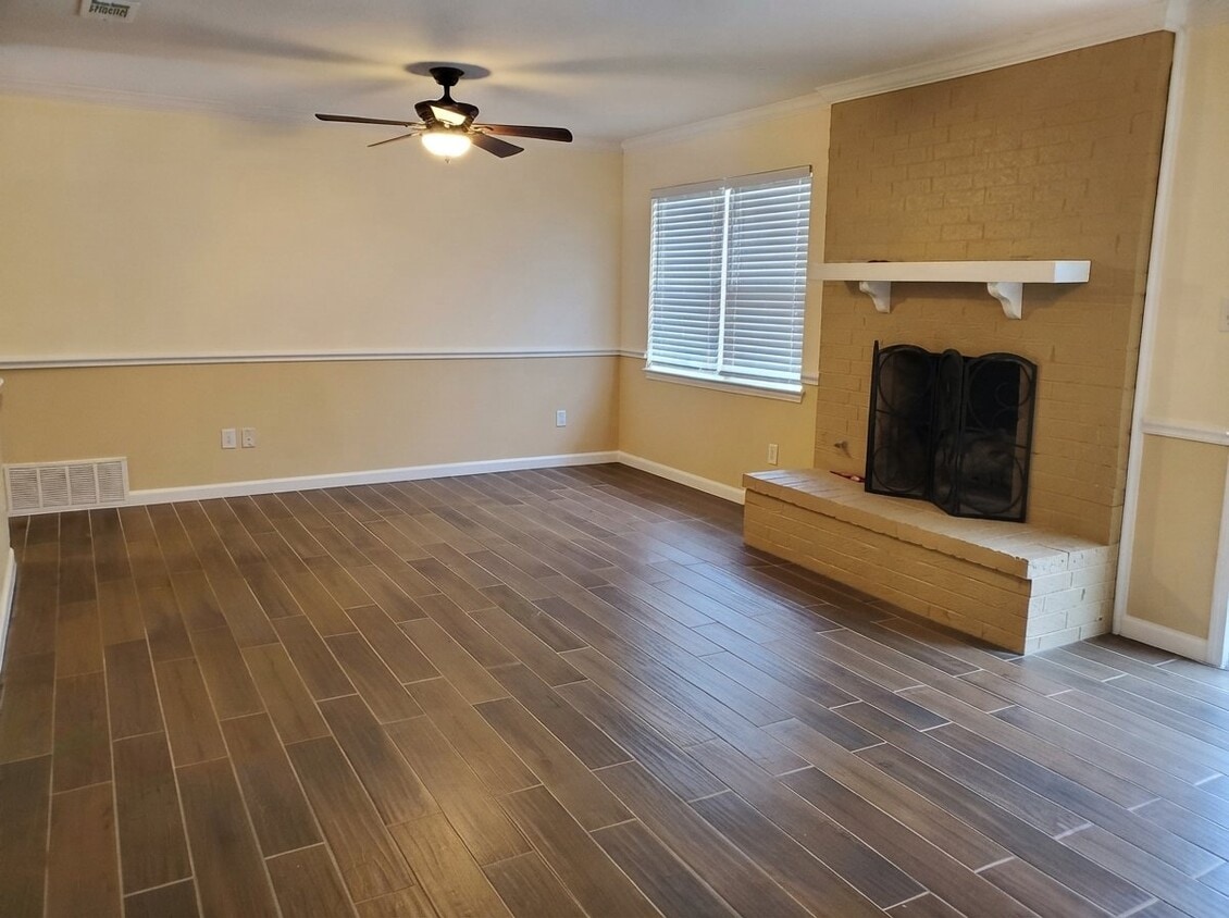 Building Photo - 5901 Crestwood Cir W
