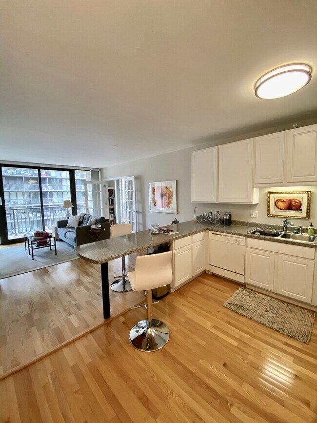 Foto del edificio - 630 N State St