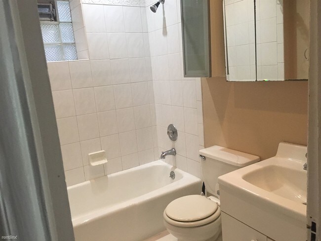 Building Photo - 865 W Newport Ave