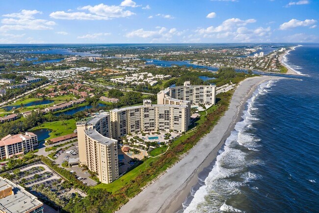 Foto del edificio - 300 Ocean Trail Way