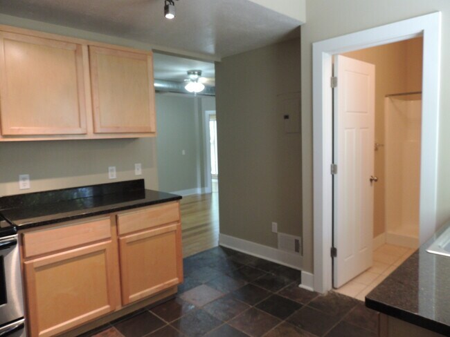 Foto del edificio - 933 E Front St