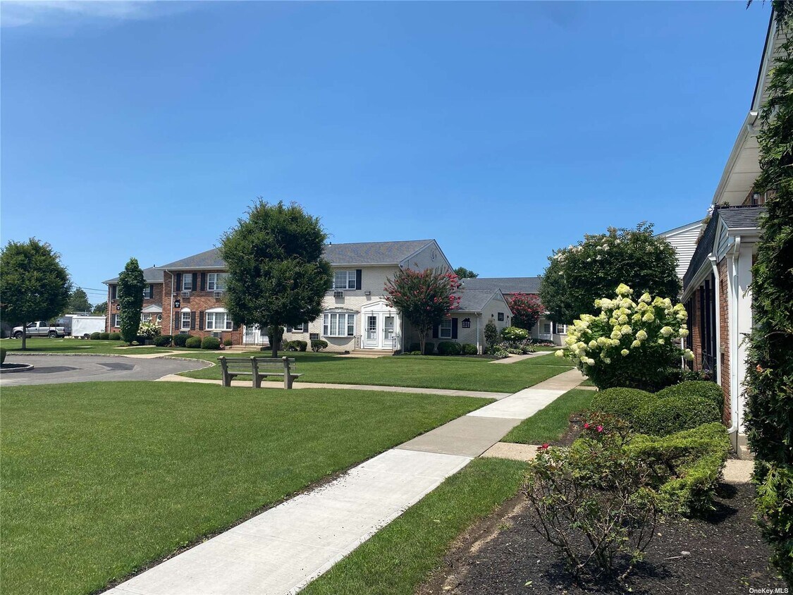 Foto principal - 220 Kensington Ln
