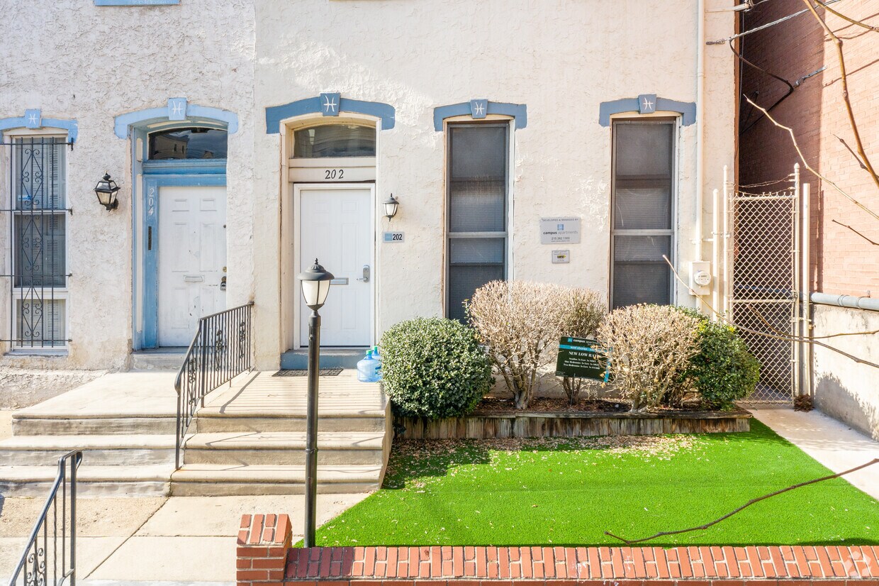 Primary Photo - Campus Apartments