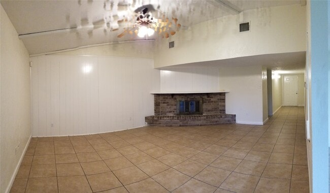 Foto del edificio - 15803 Danford Dr