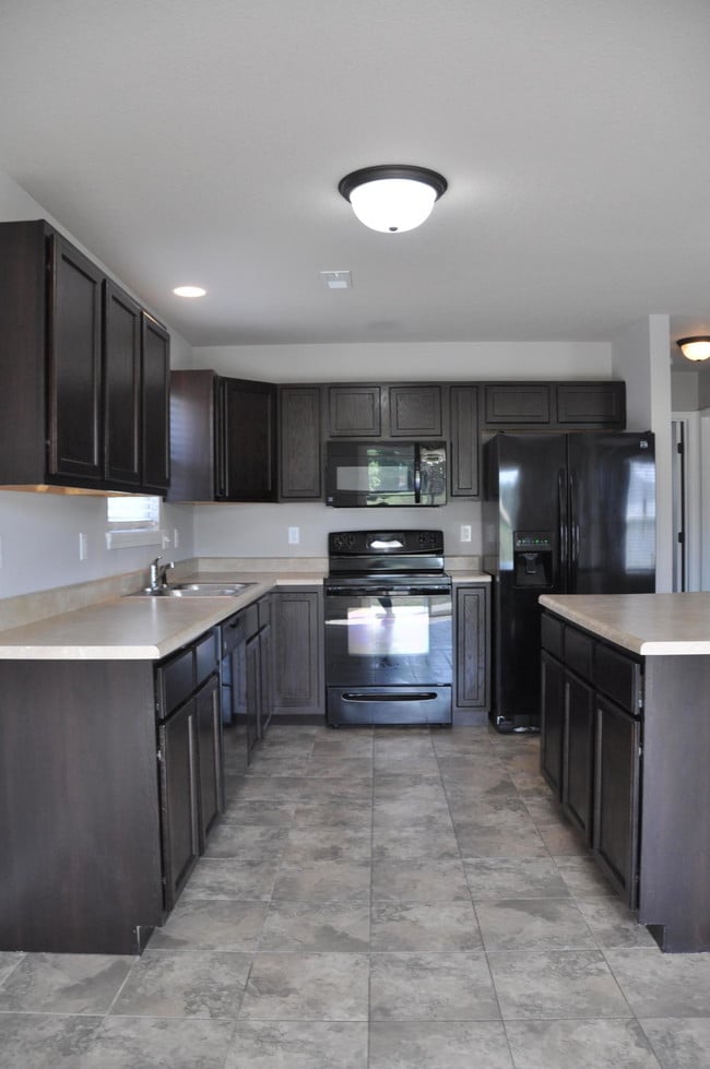 Building Photo - 5727 Abercorn Dr