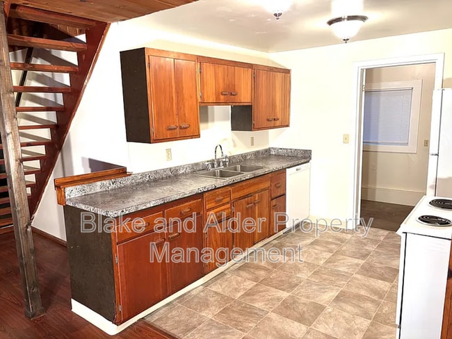 Building Photo - 11632 SE Beckman Ave