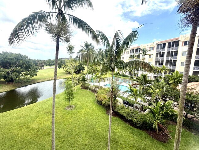Building Photo - 3600 Oaks Clubhouse Dr