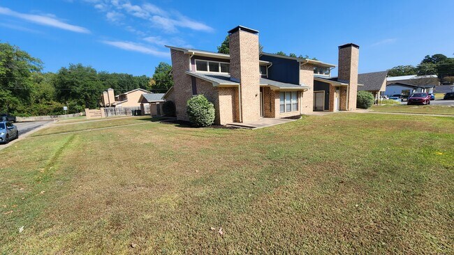 Foto del edificio - 2320 Aberdeen Dr