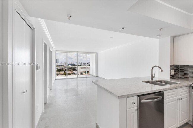 Photo - 1800 Sunset Harbour Dr Apartment