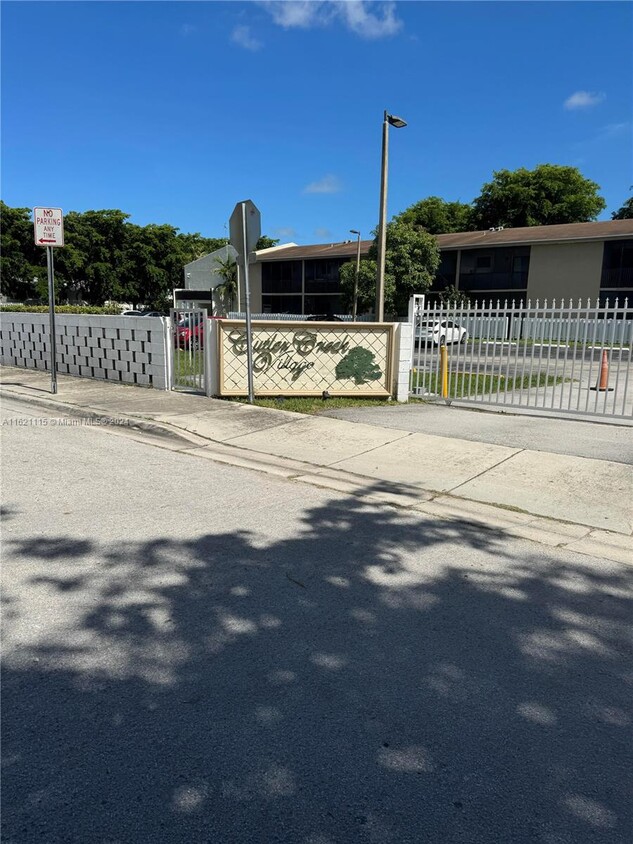 Primary Photo - 10350 SW 220th St